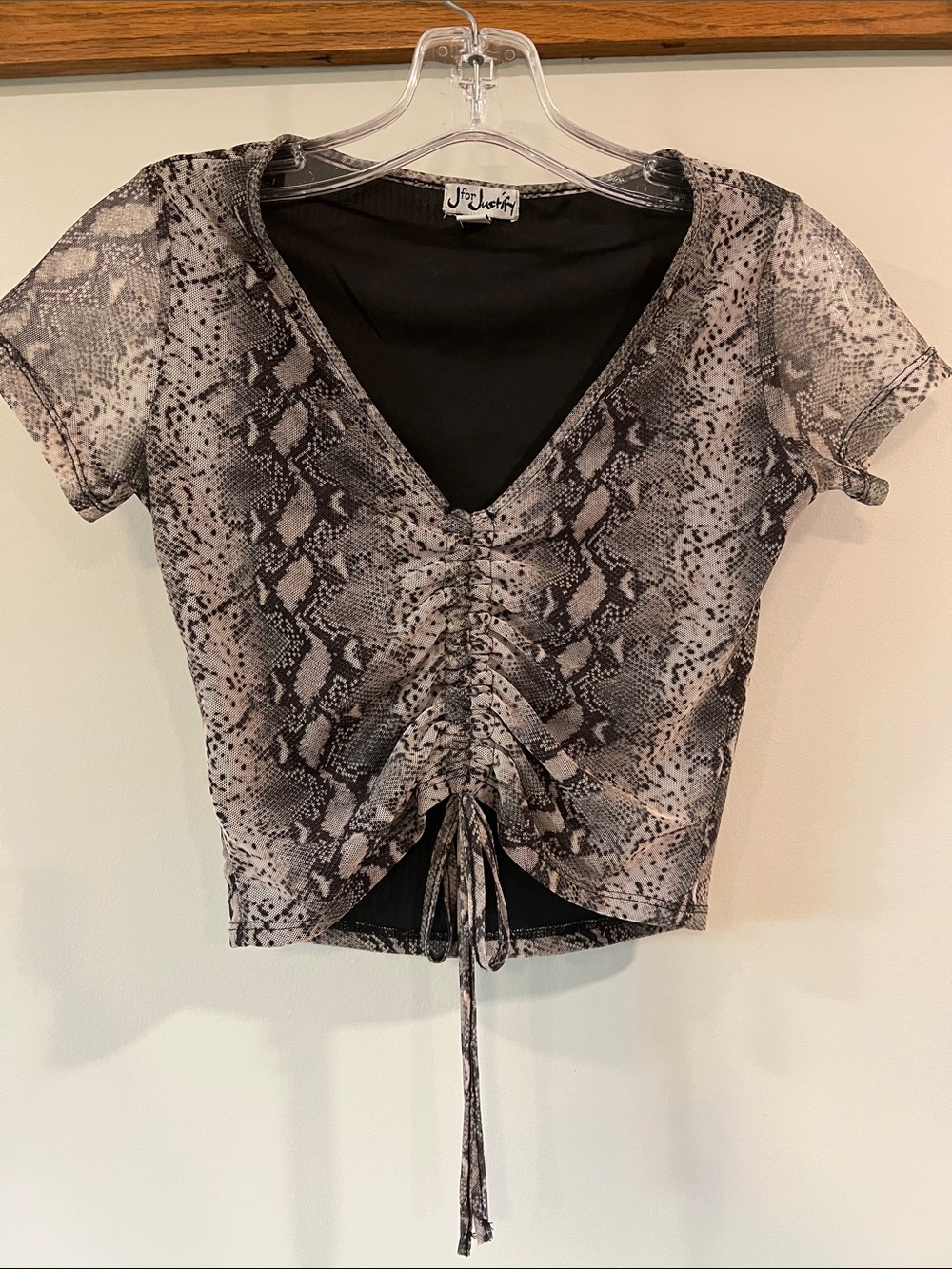 Y2K - small, Women's Snake Print Ruched V-Neck Crop Top - Gray/Black